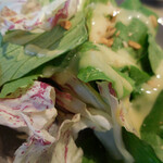 メゾン・バルサック - オリジナルフルーツグラノーラが入ったグリーンサラダ；アップ