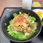 津田の松原サービスエリア（下り線） スナックコーナー - かしわバター丼。780円