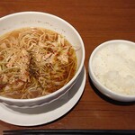 中華 四川料理 WANG'S GARDEN - 黒胡椒と花椒のピリシビソバ＋ライス