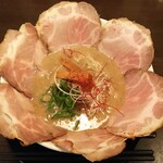 らーめん ぎん琉  - 海老塩鶏白湯＋チャーシュー(レア)