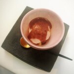 プレゼンテ スギ - 苺と小豆（テリーヌにしたフォアグラとエスプーマした苺）