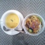 オニオン・チョッパーズ - ①　ランチスープとサラダ