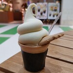 ベーカーズ キッチン - ぽってりかわいいソフトクリームゥ( ☆∀☆)