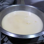 なぎの木 西中洲 隠れ家 - 揚げ物が終わったらこの日のメインの水炊き鍋の開始です、最初のスープは白濁したスープです。