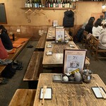 Sumibiyaki Tori Totoya - 内部。テーブル、カウンター、小上がりと色々あり。