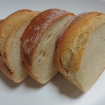 パン焼き小屋 モルバン - お米パン ハーフ¥130+税