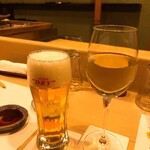 うを徳 - 生ビールとグラス白ワイン
