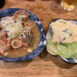立飲み たきおか - 煮込み　160円、ポテサラ　160円