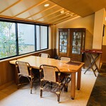 一心鮨 光洋 - カウンター後ろのテーブル席。