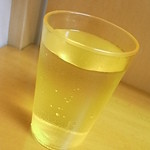 Ramenjirou - 水　黄色のプラコップ