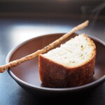 Felicelina - 自家製フェンネルシードのフォカッチャ　グリッシーニ