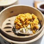 鴛鴦蒸蟹（雄雌の上海ガニ蒸し）