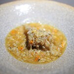 蟹皇魚翅（ふかひれの姿煮　上海ガニと毛ガニの餡掛け）