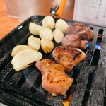 焼肉・ホルモン名嘉真 - タレには辛味噌とおろしニンニン