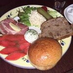 122647037 - サーモンとクリームチーズ のオープンサンド♪