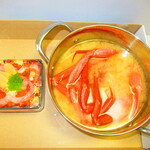 札幌市場めし　まるさん亭 - １日５０杯限定・海鮮バラチラシ　１０００円（税込）と１日５０杯限定・お鍋持参のテイクアウト蟹汁３人前で１０５０円（税込）【２０１９年１２月】