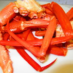 札幌市場めし　まるさん亭 - １日５０杯限定・お鍋持参のテイクアウト蟹汁３人前で１０５０円（税込）の具材の蟹のアップ【２０１９年１２月】