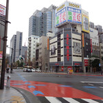 ラーメン二郎 - 駿河台交差点、ここに来ると行列が気になる