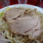 ラーメン二郎 - 見た目こうだが、しっかりと旨い