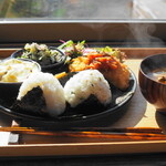 浜の暮らしのはまぐり堂 - 浜ごはん おむすび