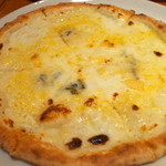 PIZZA SALVATORE CUOMO - 4種のチーズのピッツァ