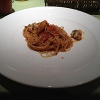 イル・クアドリフォーリオ - トマトソースのパスタ
