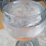 ビストロ セレニテ - 控え目なレモン水