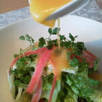 ビストロ セレニテ - ニンジンドレッシングを