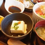 Shunsai No Ogawa - サラダ、味噌汁、白子豆腐