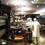 L'Aloyau - 市場の人達でにぎわいます