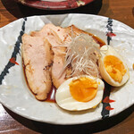 Wachuubou Tomozou - 鶏チャーシュー味玉付き