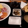 地球食堂 - 料理写真:5品入り海鮮丼+天ぷら　1490円