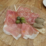 イタリア食堂 Pappa - 生ハム・サラミ・パテ・オリーブオイルの盛り合わせ（二人前￥1000）