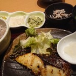 定食屋百菜 旬 - 銀ひらすの西京焼き、全景