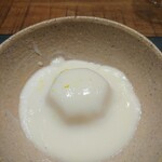 傳 - (2019年11月　訪問)蕪を炊いたものに白子餡をかけて。