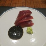 傳 - (2019年11月　訪問)鰹の造り。