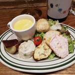 ラ ピニャータ - 前菜てんこ盛り