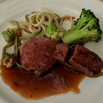 むっしゅカトウ - [料理] 子牛 フィレ肉のステーキ プレート 全景♪Ｗ