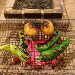 囲炉裏料理わ - （2019年5月）
      新じゃが、甘長ししとう、そら豆