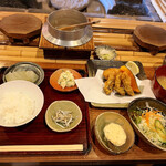 囲炉裏料理わ - （2019年12月）
      ランチの牡蠣フライセット
      久々にいただいた豚汁の優しさにため息…(ᐥᐜᐥ)♡ᐝ 