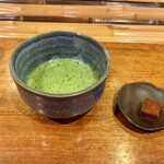 囲炉裏料理わ - （2019年5月）
      食後の抹茶と生チョコ