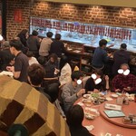 麗郷 - 店内写真　夜7時はめちゃ混み…予約は10名以上から
      4人とか5人はなかなか席が空かないので待つ。
      2人なら、並んでも相席だけど割と早く入れます。