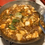 台湾家庭料理梅園 - 牛肉入り豆腐鍋
