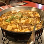 台湾家庭料理梅園 - 牛肉入り豆腐鍋