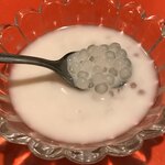 台湾家庭料理梅園 - サービスのタピオカミルク