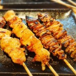 炭火焼鳥と水炊き 五郎一 - 鶏皮、ぼんじり