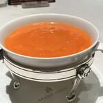 蟹の卵とたらば蟹肉入りふかひれスープ