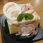 キャラクターフードコート - キティのアニバーサリーケーキ