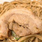 野菜みそラーメン 鬼首 - ブタは安定の大きさ、旨さ。