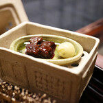 松阪亭 三澤 - おうちの中には牛味噌煮と銀杏